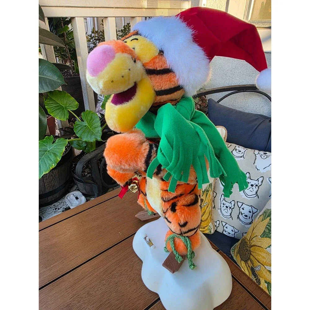 VTG 1999 Telco Disney Tigger Animated Christmas Figure Skiing WORKS video BOX